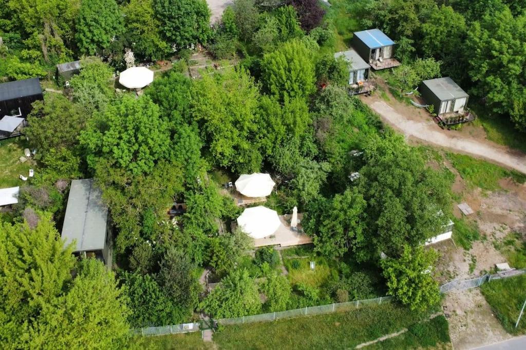 Riverfront Cabins In The Garden Posen Exterior foto