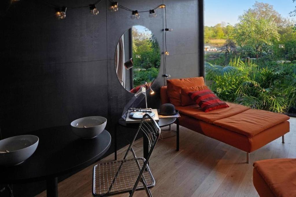 Riverfront Cabins In The Garden Posen Exterior foto