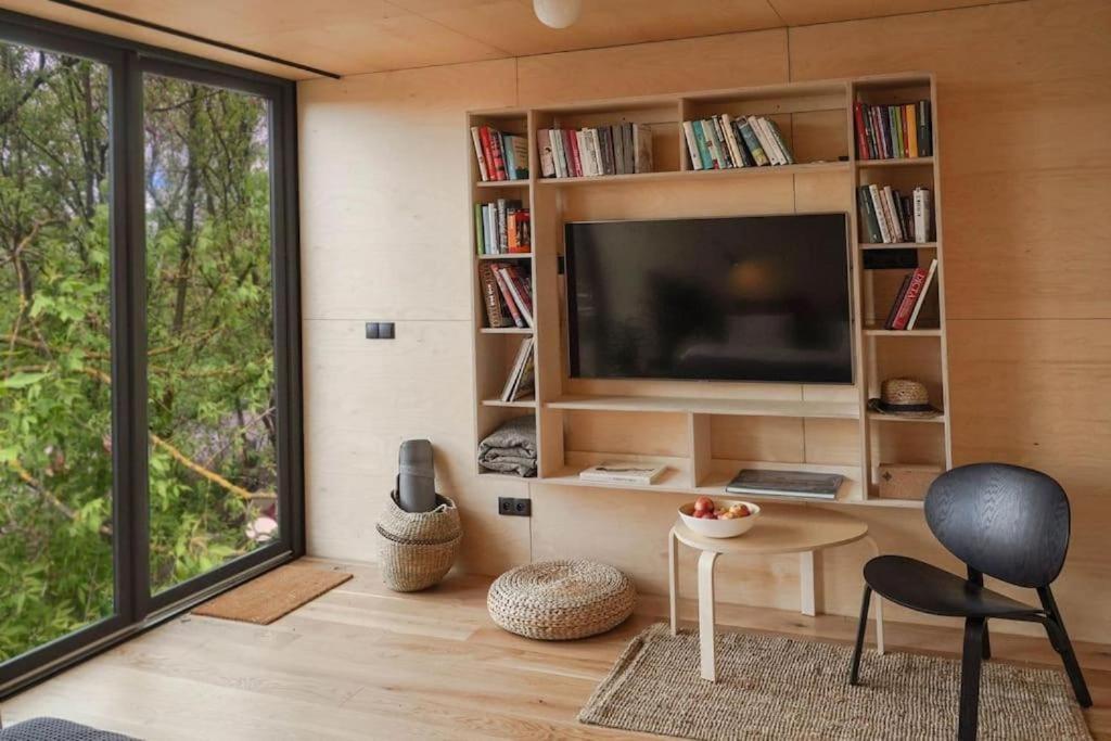 Riverfront Cabins In The Garden Posen Exterior foto
