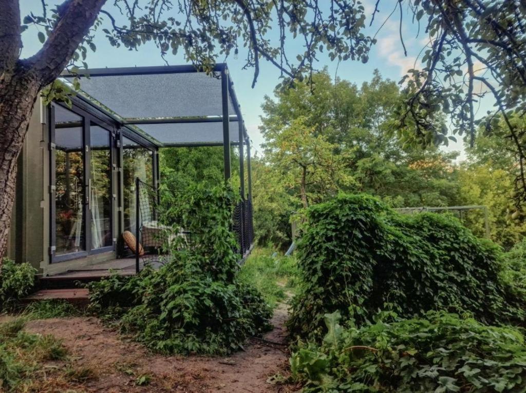 Riverfront Cabins In The Garden Posen Exterior foto